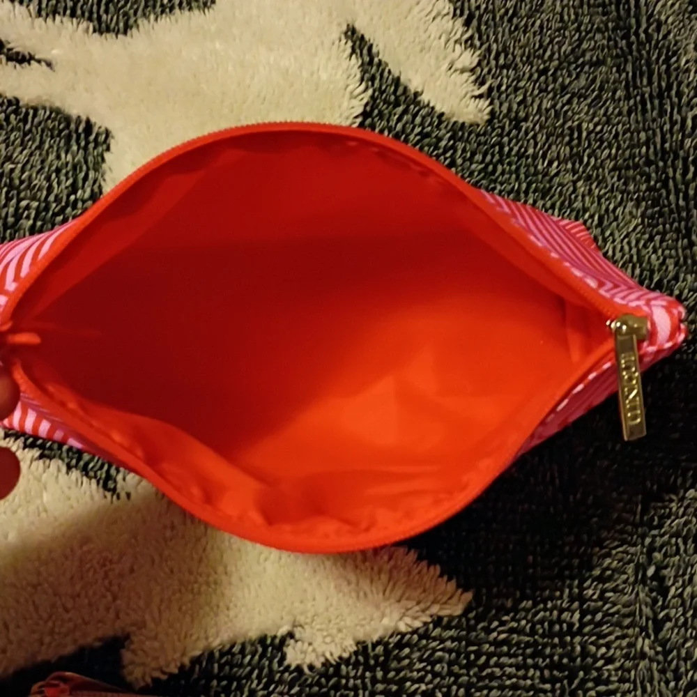 FREE Clinique Wave Zip Cosmetic Pouch